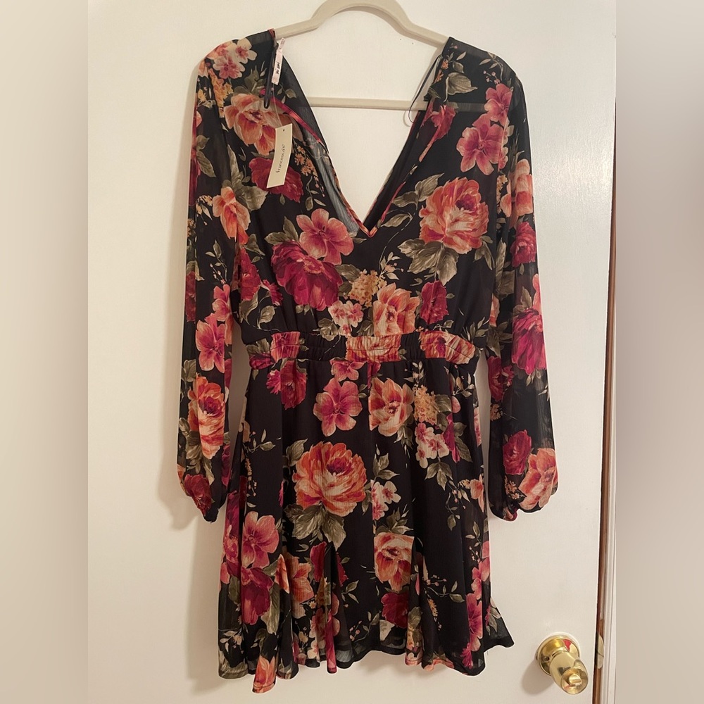 NWT: Francesca’s Brand New Mini Floral Dress - Picture 2 of 3